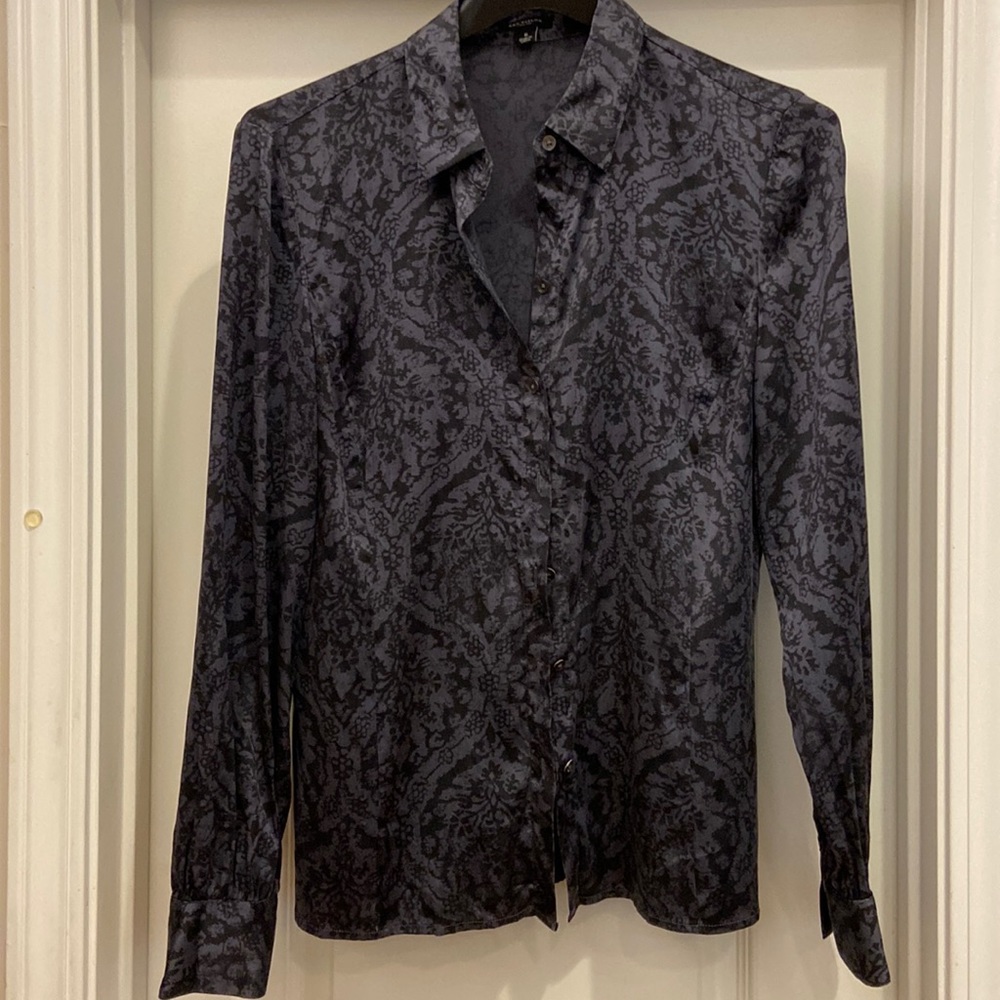 Women’s Ann Taylor satin black and gray print blouse.